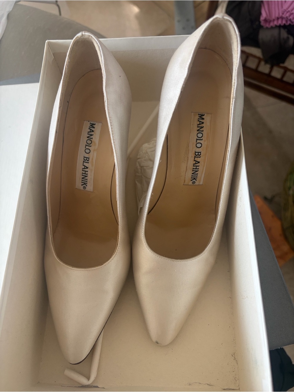 Manolo Blahnik Pearl Cream Silk, peau de soie, can be dyed. Classic Pumps